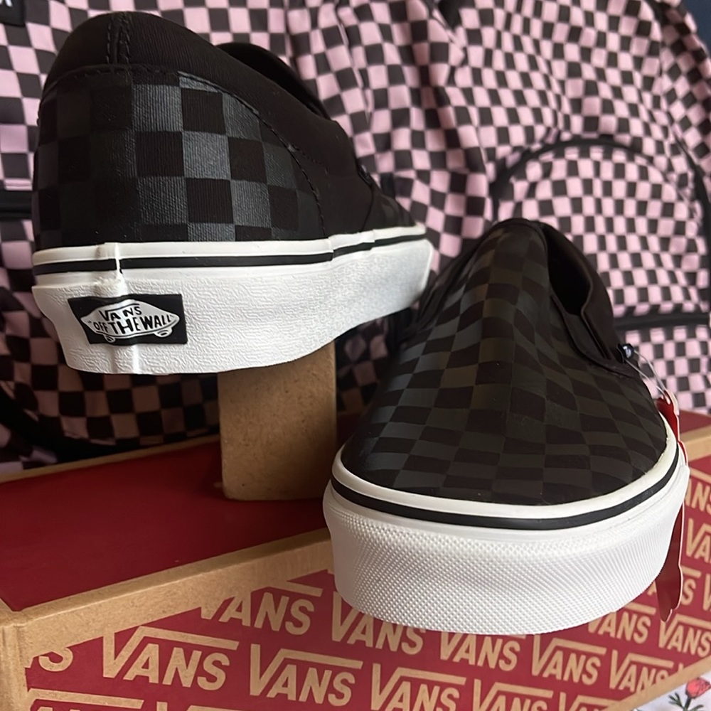 Vans Men’s Classic Slip-On (Checkerboard)Black/Black
VN000EYE276
Sneakers - Picture 10 of 15